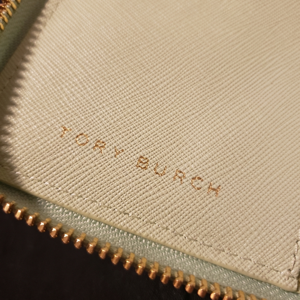 Beautiful Tory Burch Zip Wallet - Picture 6 of 10